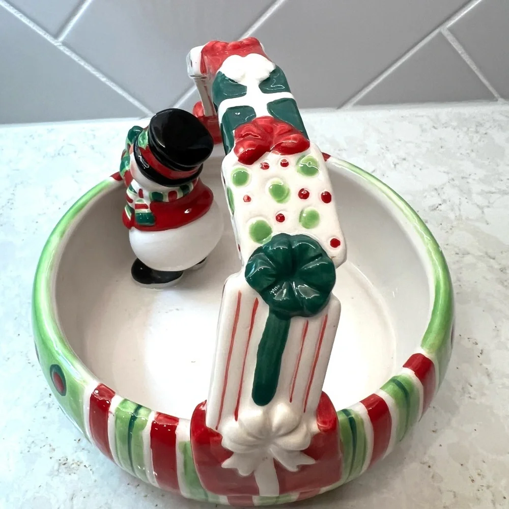 Fitz & Floyd Essentials Merry Christmas Snowman Presents Basket Candy Dish Bowl
